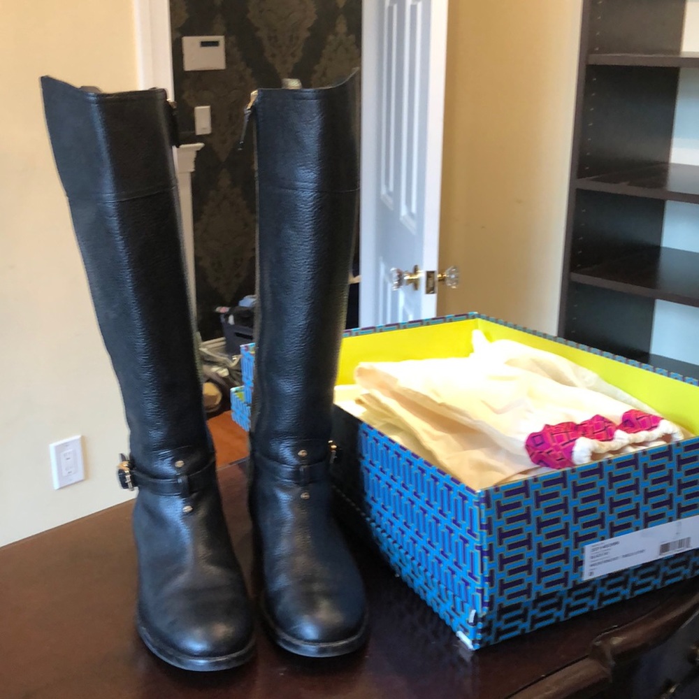 Tory Burch Boot size 8